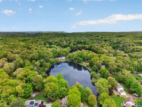 98 Pond View Circle Guilford CT 06437