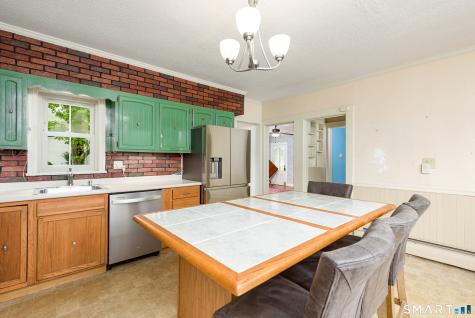 653 Vauxhall St Extension Waterford CT 06385