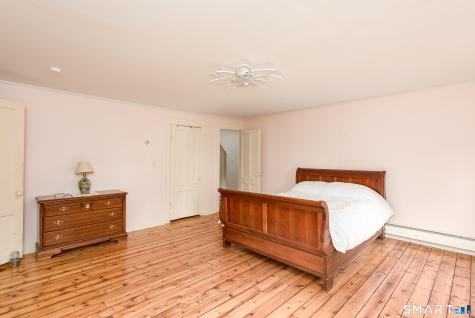 653 Vauxhall St Extension Waterford CT 06385