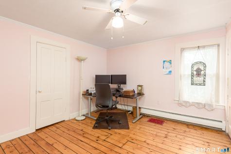 653 Vauxhall St Extension Waterford CT 06385