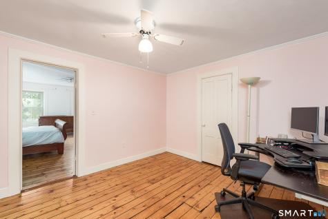 653 Vauxhall St Extension Waterford CT 06385