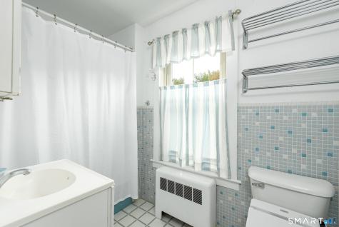 653 Vauxhall St Extension Waterford CT 06385