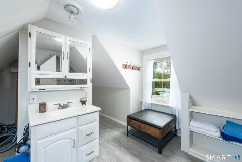 653 Vauxhall St Extension Waterford CT 06385