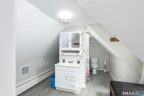 653 Vauxhall St Extension Waterford CT 06385
