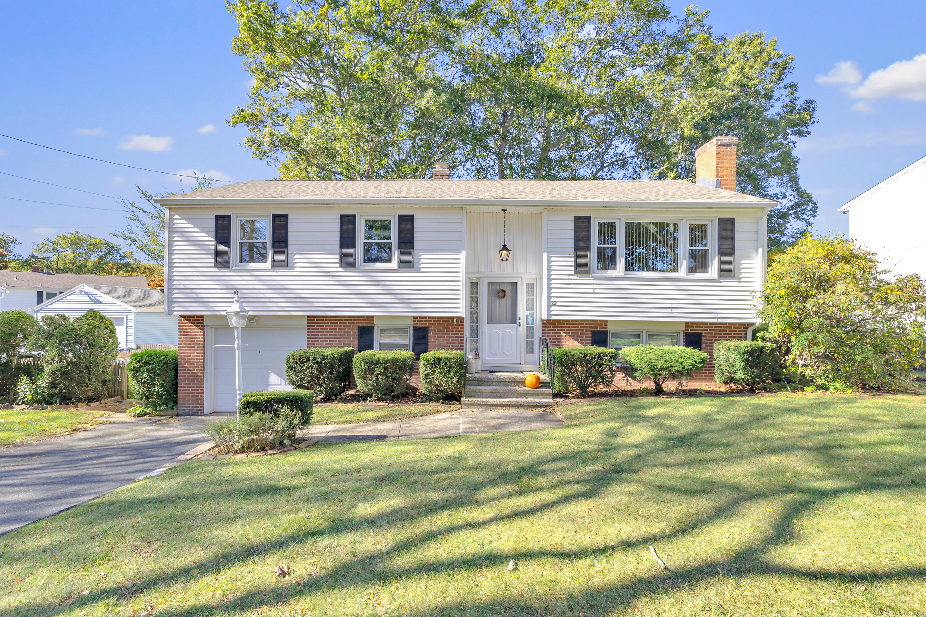 22 Mountain Top Lane New Haven CT 06513