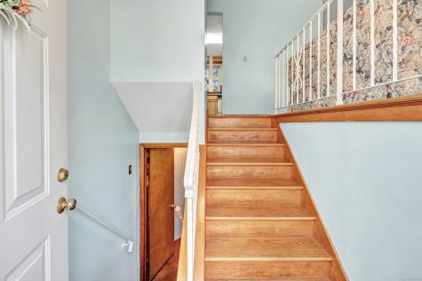 22 Mountain Top Lane New Haven CT 06513