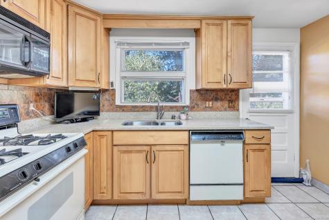 22 Mountain Top Lane New Haven CT 06513