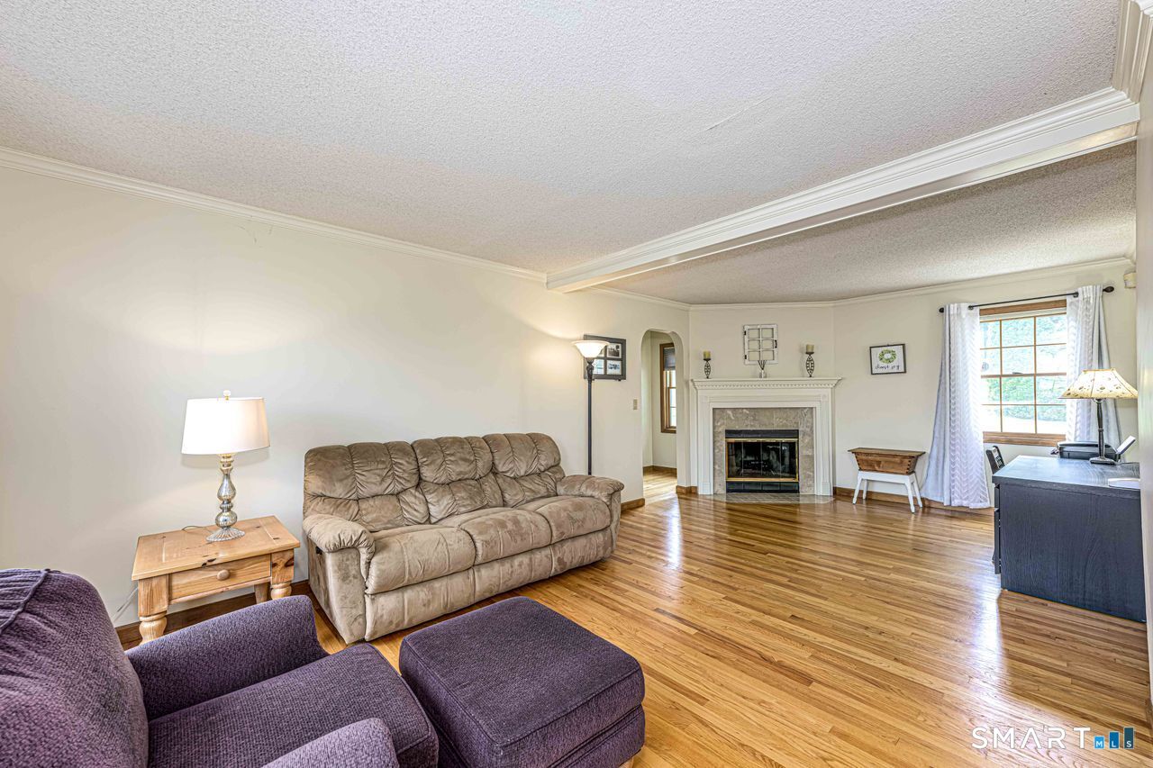 16 Sugar Hill Road North Haven CT 06473