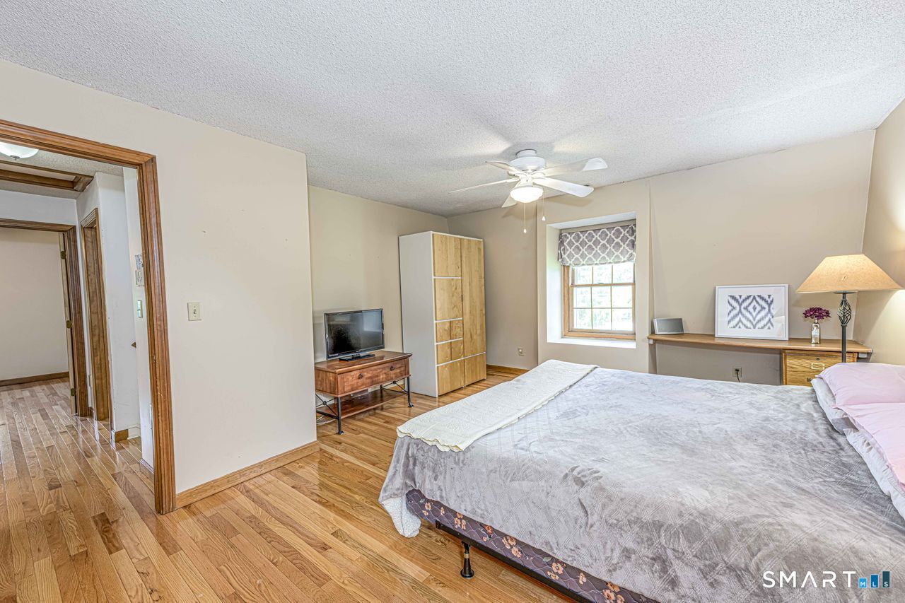 16 Sugar Hill Road North Haven CT 06473