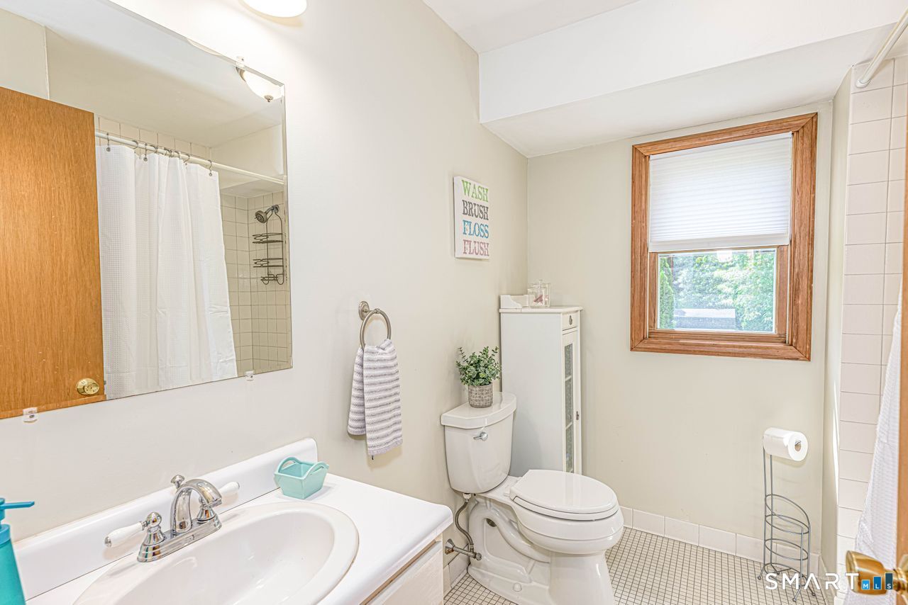 16 Sugar Hill Road North Haven CT 06473
