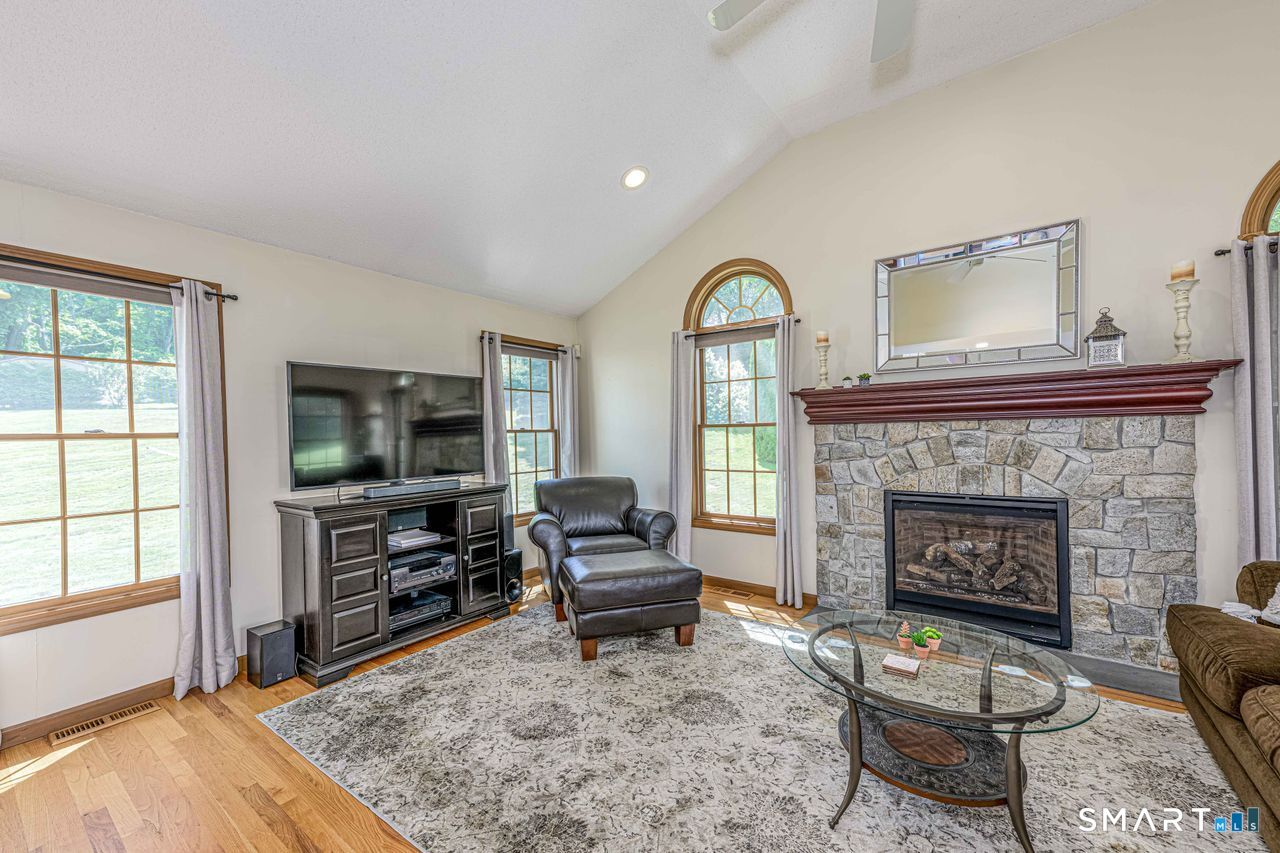 16 Sugar Hill Road North Haven CT 06473
