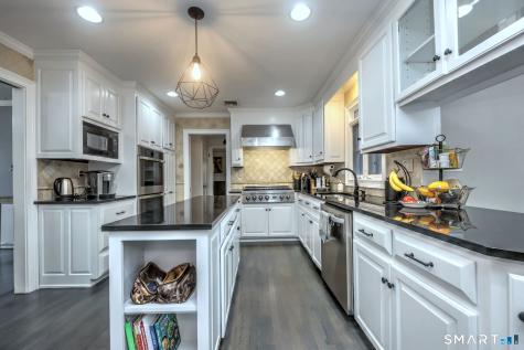 16 Wolf Tree Drive Woodbridge CT 06525