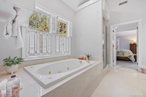 305 South Gate Lane Fairfield CT 06890