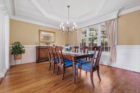 305 South Gate Lane Fairfield CT 06890