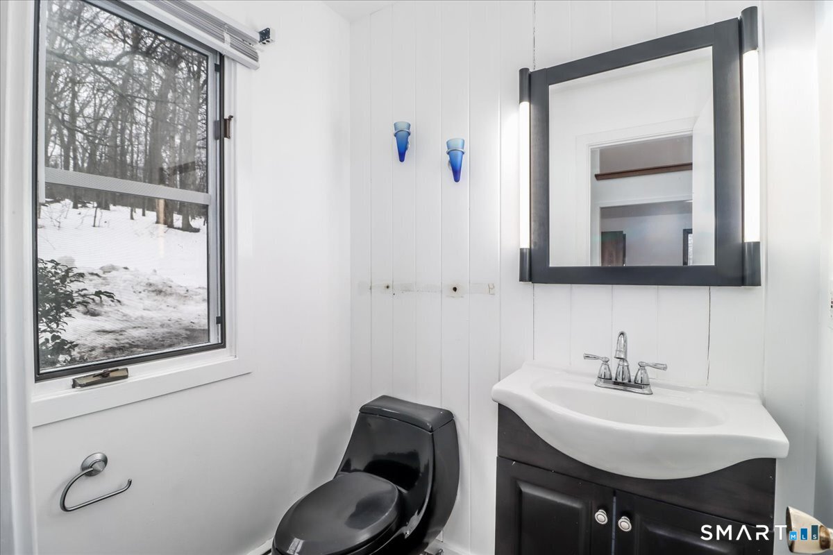 8 Pebble Lane New Milford CT 06776