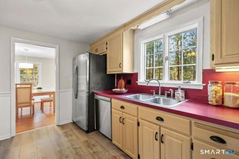 8 David Drive Simsbury CT 06070