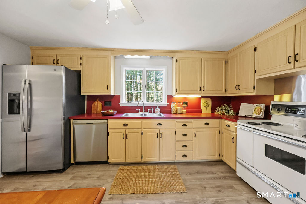 8 David Drive Simsbury CT 06070