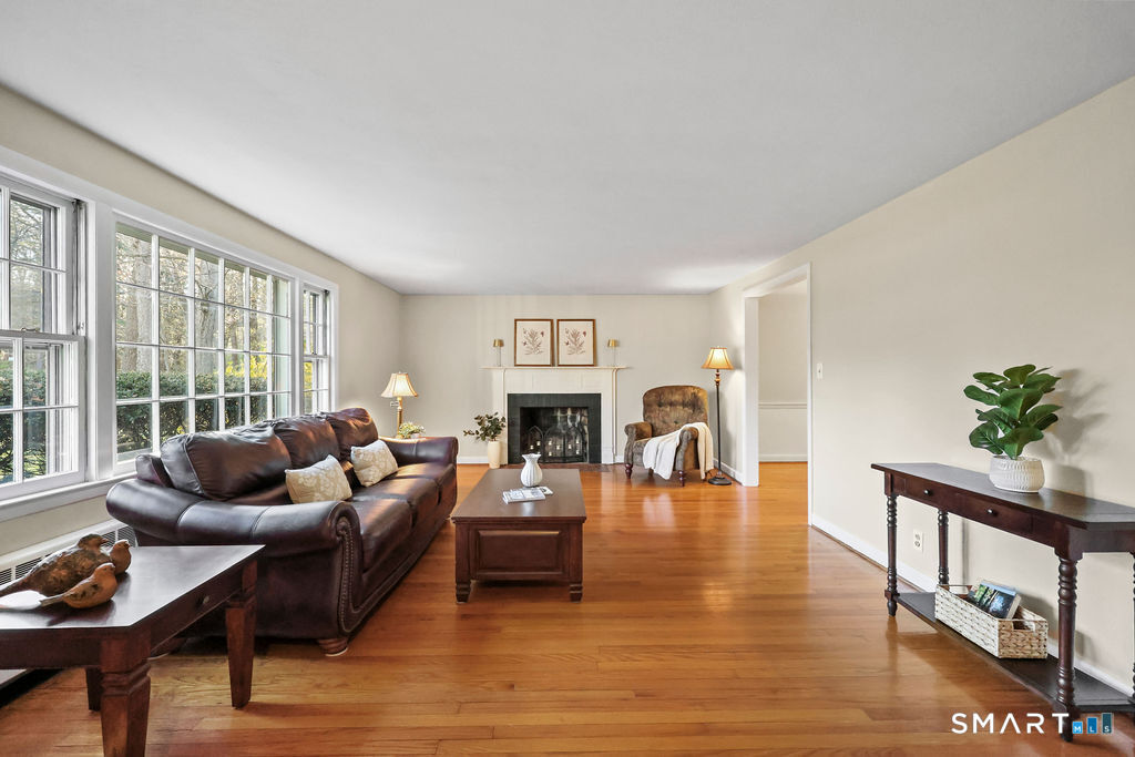 8 David Drive Simsbury CT 06070