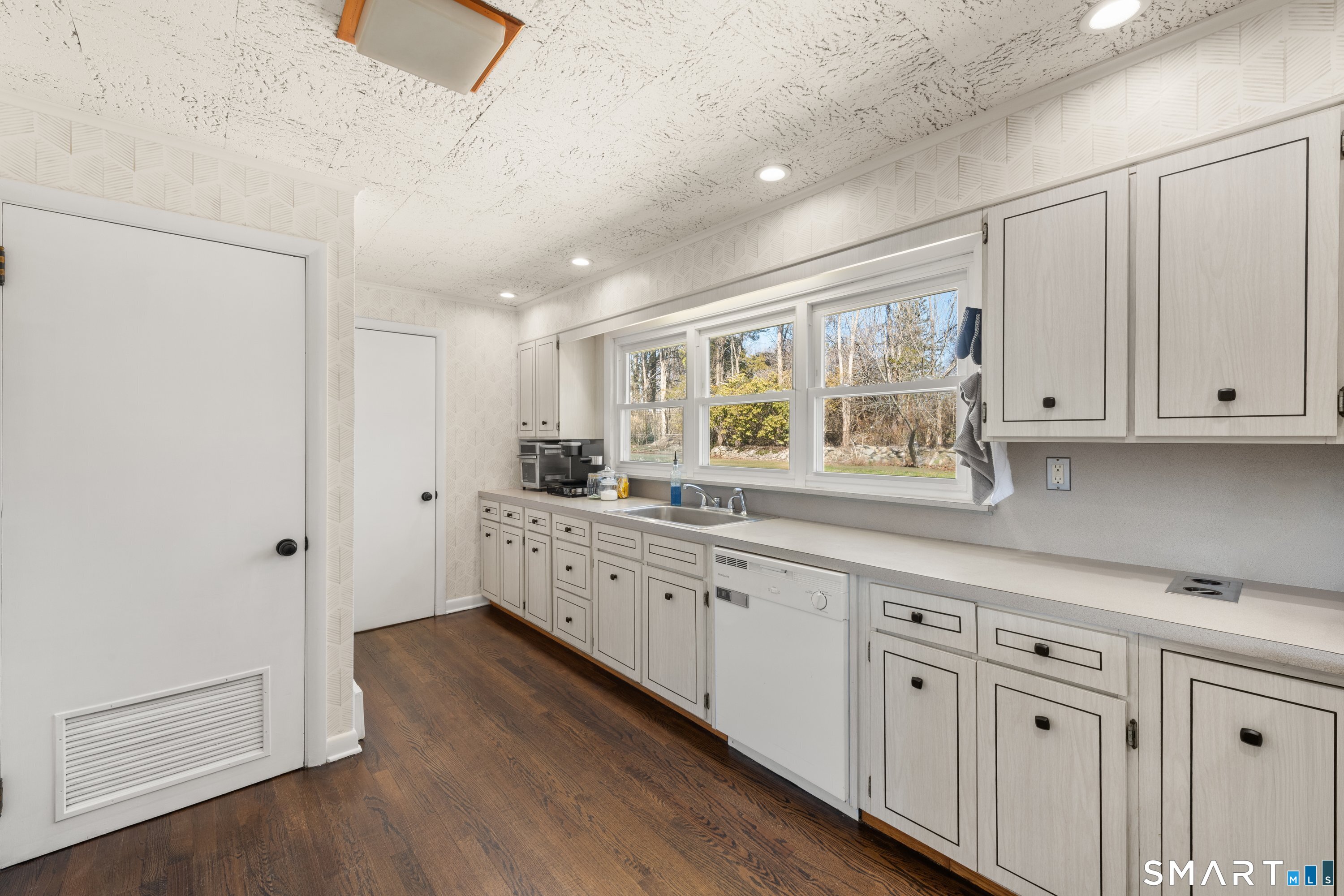 347 Amity Road Bethany CT 06524