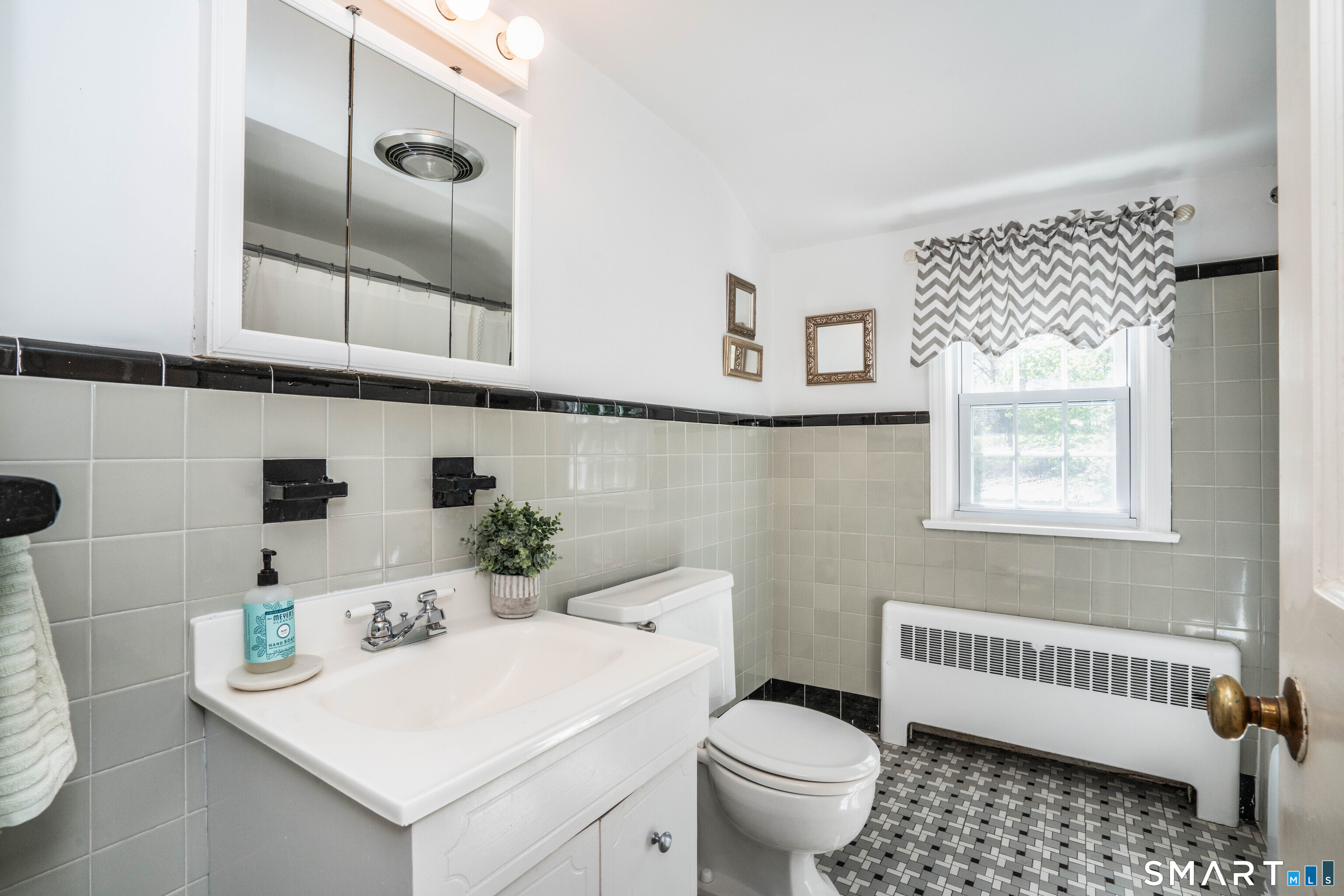 49 Foxridge Road West Hartford CT 06107