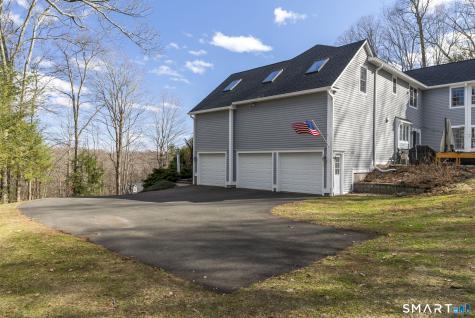 76 Lofgren Road Avon CT 06001
