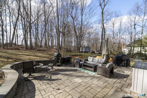 76 Lofgren Road Avon CT 06001