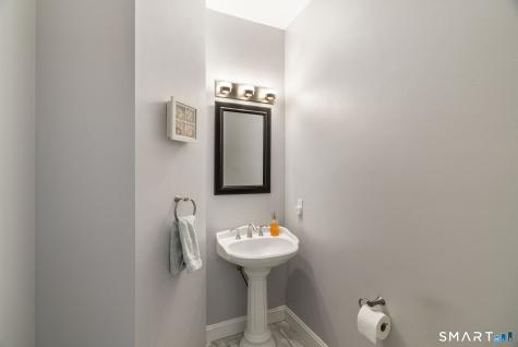 76 Lofgren Road Avon CT 06001