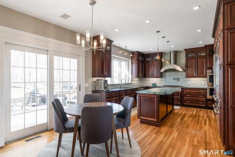 76 Lofgren Road Avon CT 06001