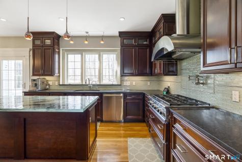 76 Lofgren Road Avon CT 06001