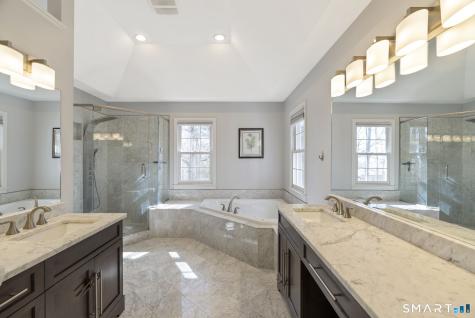 76 Lofgren Road Avon CT 06001