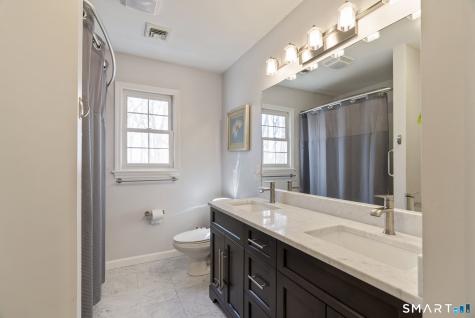 76 Lofgren Road Avon CT 06001