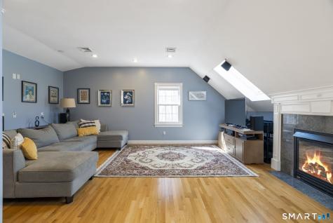 76 Lofgren Road Avon CT 06001