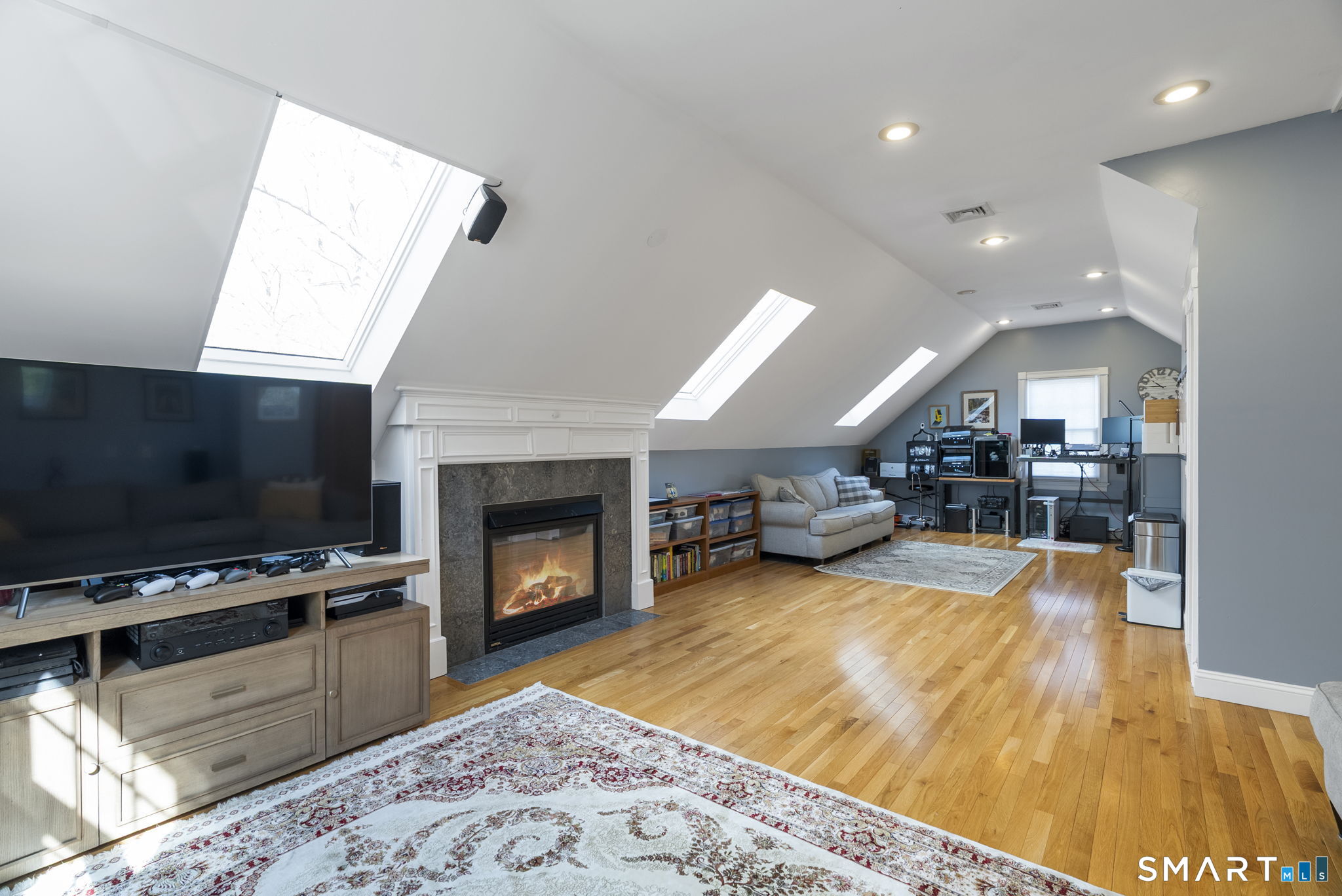 76 Lofgren Road Avon CT 06001