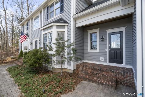 76 Lofgren Road Avon CT 06001