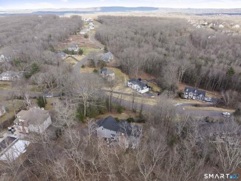 76 Lofgren Road Avon CT 06001