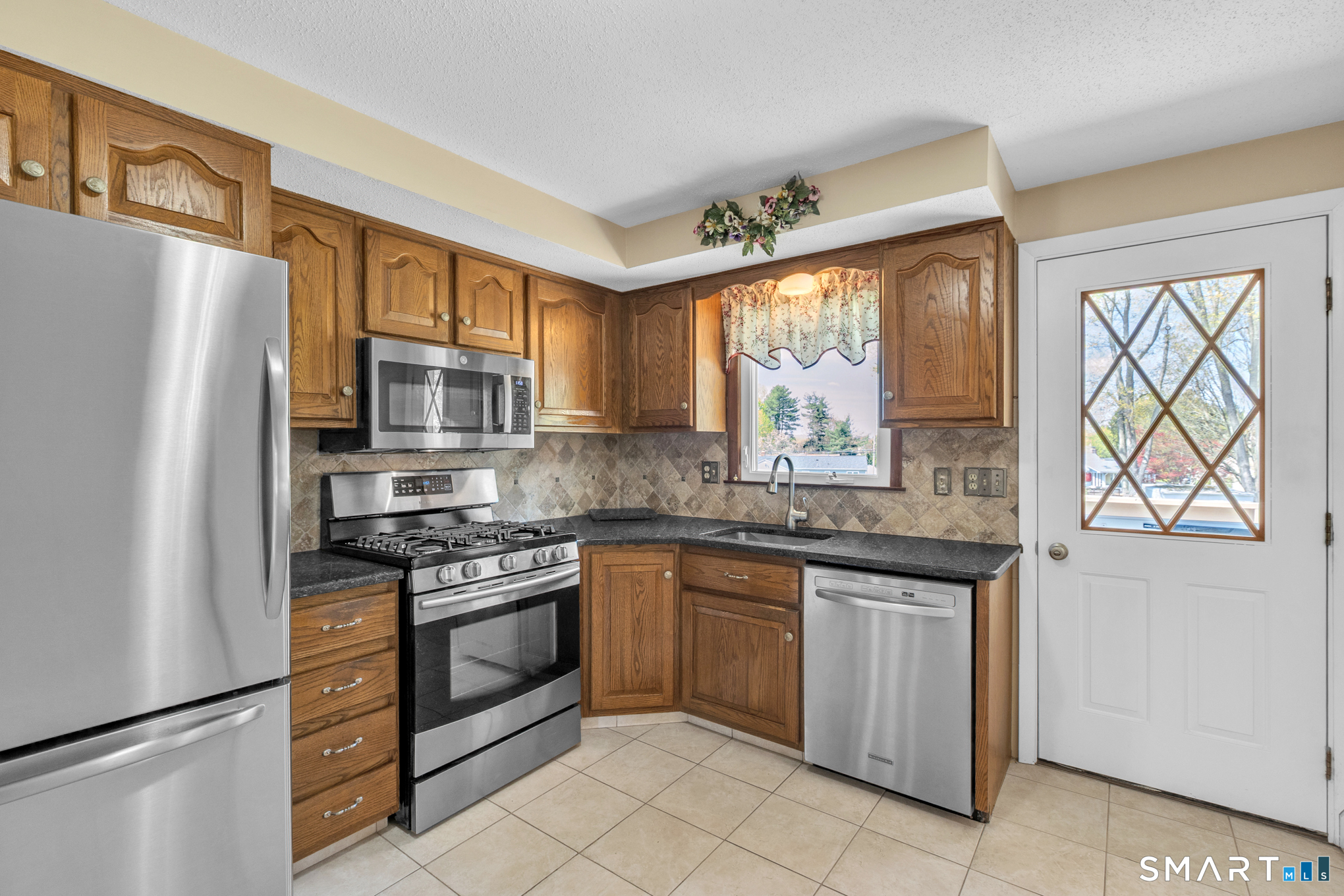 35 Puritan Lane Newington CT 06111