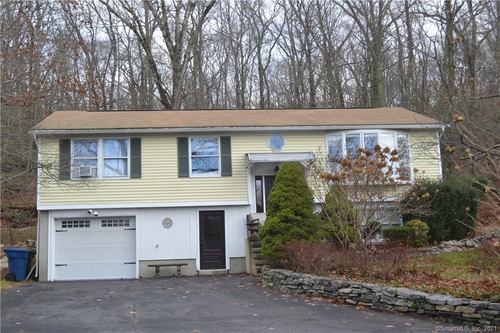 553 Mohegan Avenue Parkway Waterford CT 06375