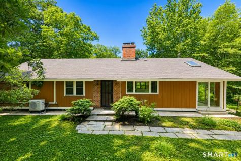 32 Hallsey Lane Woodbridge CT 06525