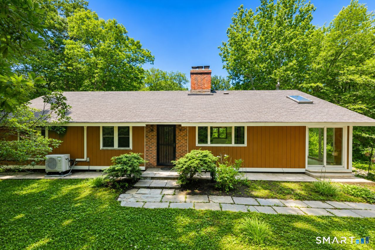 32 Hallsey Lane Woodbridge CT 06525