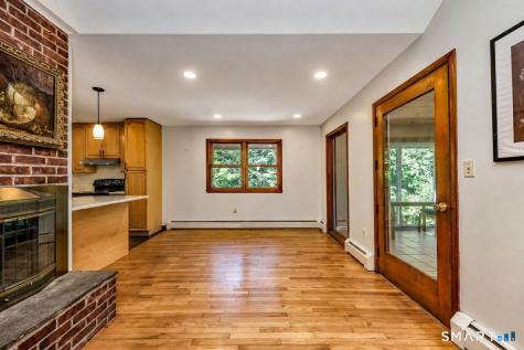 32 Hallsey Lane Woodbridge CT 06525
