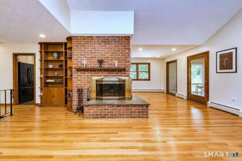 32 Hallsey Lane Woodbridge CT 06525