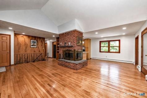 32 Hallsey Lane Woodbridge CT 06525