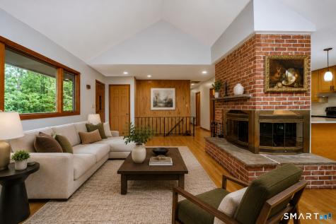 32 Hallsey Lane Woodbridge CT 06525