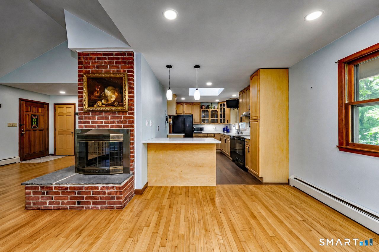 32 Hallsey Lane Woodbridge CT 06525