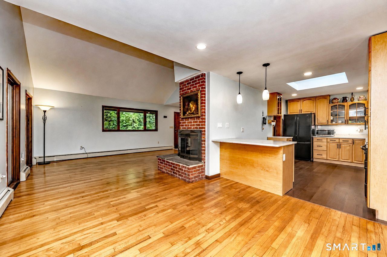 32 Hallsey Lane Woodbridge CT 06525