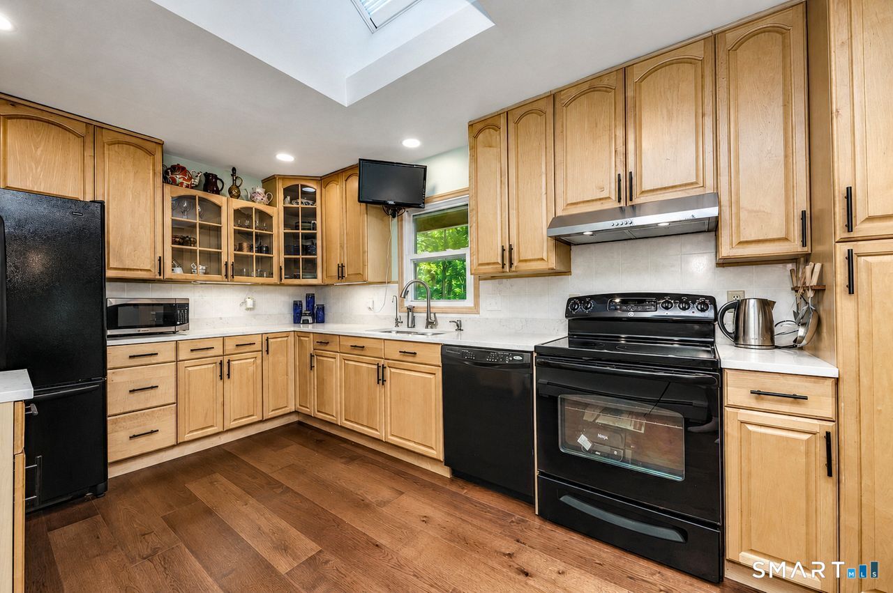 32 Hallsey Lane Woodbridge CT 06525