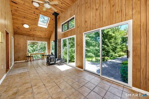 32 Hallsey Lane Woodbridge CT 06525