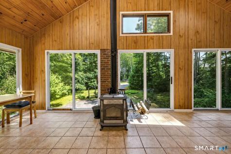 32 Hallsey Lane Woodbridge CT 06525