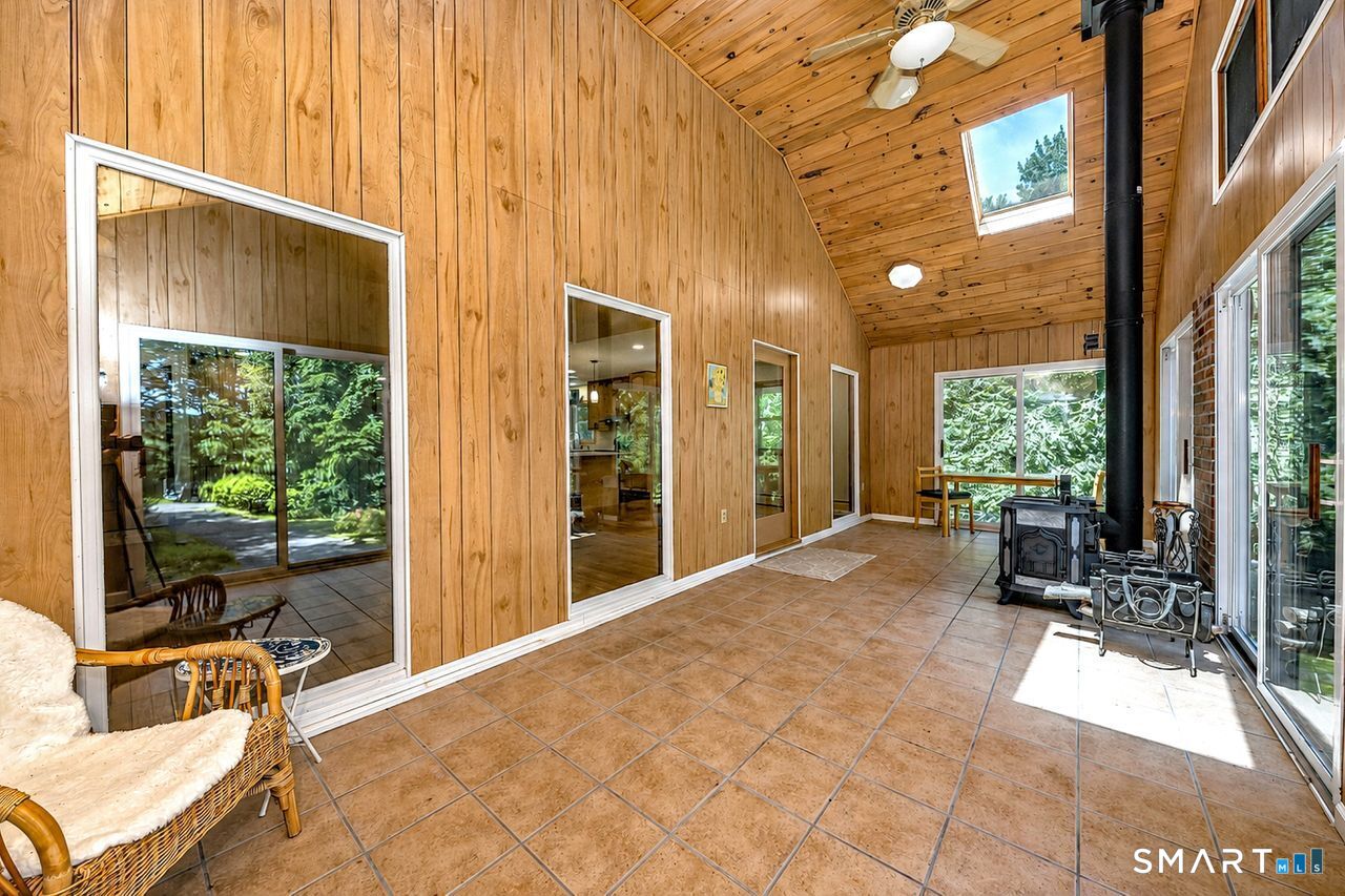32 Hallsey Lane Woodbridge CT 06525