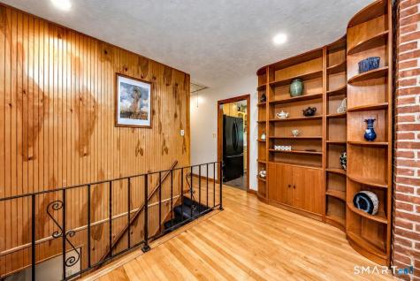 32 Hallsey Lane Woodbridge CT 06525